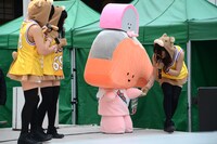 ゆっくりステージへと上がるKIRIMIちゃん.。