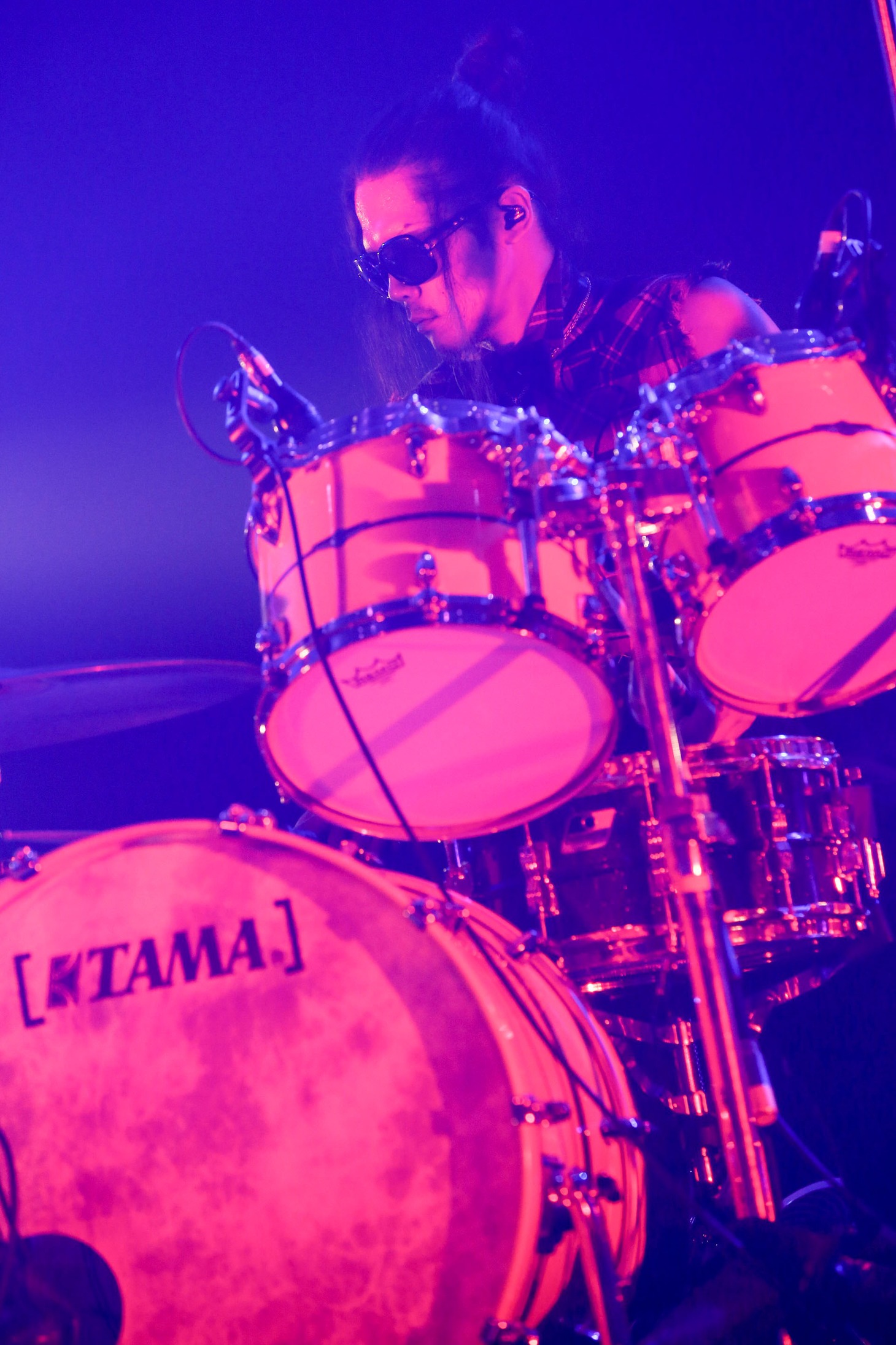 庄村聡泰（Dr / [Alexandros]）（Photo by Hajime Kamiiisaka）