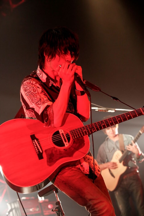 光村龍哉（Vo, G / NICO Touches the Walls）（Photo by Hajime Kamiiisaka）
