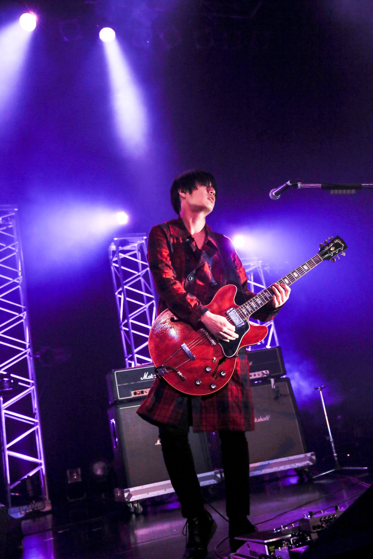 白井眞輝（G / [Alexandros]）（Photo by Hajime Kamiiisaka）