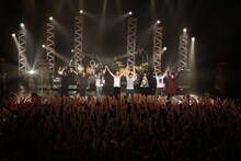 NICO Touches the Walls「ニコ タッチズ ザ ウォールズ ノ フェスト'15」東京・新木場STUDIO COAST公演のアンコールセッションの様子。（Photo by Hajime Kamiiisaka）