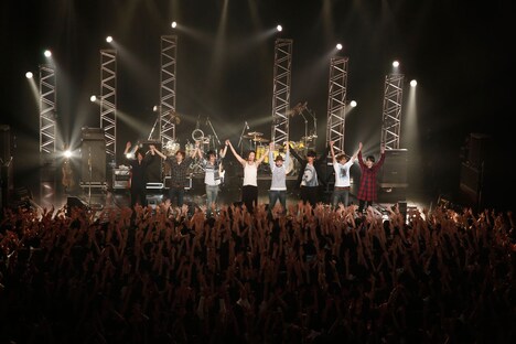 NICO Touches the Walls「ニコ タッチズ ザ ウォールズ ノ フェスト'15」東京・新木場STUDIO COAST公演のアンコールセッションの様子。（Photo by Hajime Kamiiisaka）