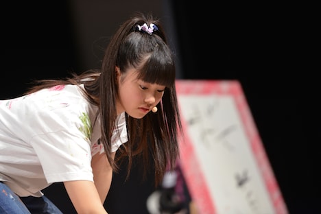 真剣な田口華。