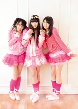 チームわたあめ。左から安藤ゆず、佐々木彩夏、星名美怜。