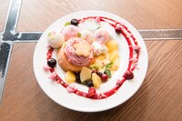 ミニパティがデコレーションした「キラキラクック☆ミニパティ桜のシフォン・もちベリ春うらら 召しませ▽」