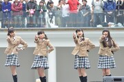 左から野津友那乃、菊地最愛、水野由結、田口華。