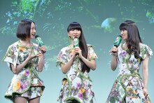 「サッポロ グリーンアロマ」新商品発表会でのPerfume。