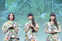「サッポロ グリーンアロマ」新商品発表会でのPerfume。