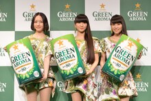 「サッポロ グリーンアロマ」新商品発表会でのPerfume。