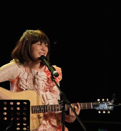 昨年6月に東京・LIQUIDROOMで行われたチャリティイベント「Rock Beats Cancer FES Vol.4～GIRLS SESSION～」に出演した麻美ゆま。