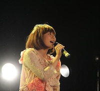 昨年6月に東京・LIQUIDROOMで行われたチャリティイベント「Rock Beats Cancer FES Vol.4～GIRLS SESSION～」に出演した麻美ゆま。