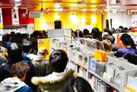 ボンジュール鈴木インストアライブの様子。