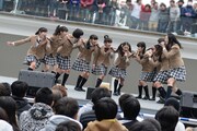 さくら学院「仰げば尊し ～from さくら学院 2014～」発売記念フリーライブの様子。