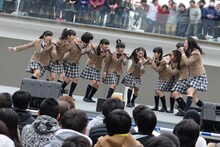 さくら学院「仰げば尊し ～from さくら学院 2014～」発売記念フリーライブの様子。