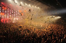 「uP!!! presents MUSIC SHOWERチュートリアルの徳ダネ福キタル SPECIAL LIVE」フィナーレの様子。（撮影：岸田哲平）