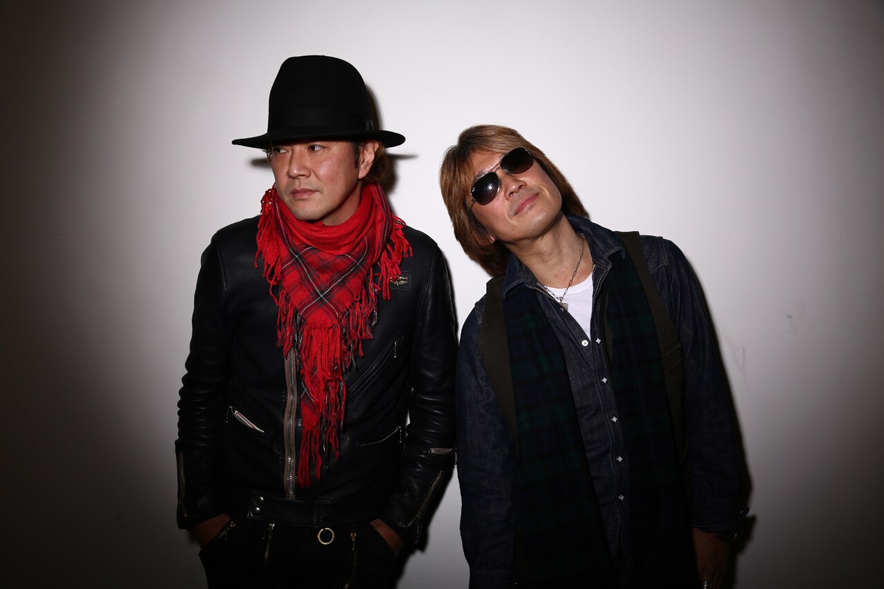 左からTAISEI（Vo）、NAOKI（G）。