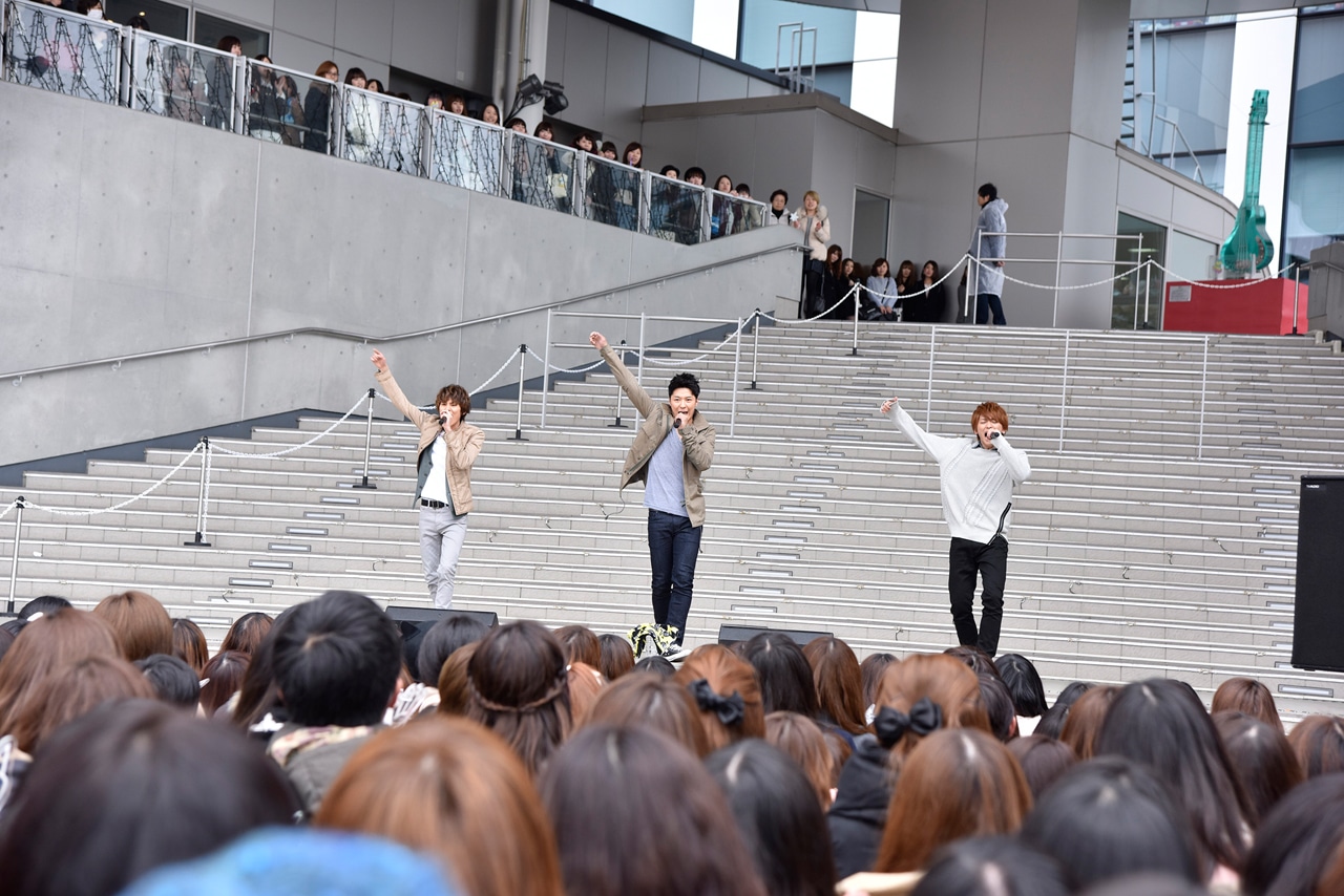 東京・ダイバーシティ東京プラザ フェスティバル広場にて行われた「『My One』発売記念 "Lead Release☆Party! in Tokyo vol.3"」の様子。