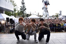 東京・ダイバーシティ東京プラザ フェスティバル広場にて行われた「『My One』発売記念 "Lead Release☆Party! in Tokyo vol.3"」の様子。