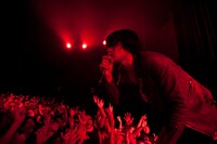 佐々木亮介（Vo, G）（Photo by Yuki Shimbo）