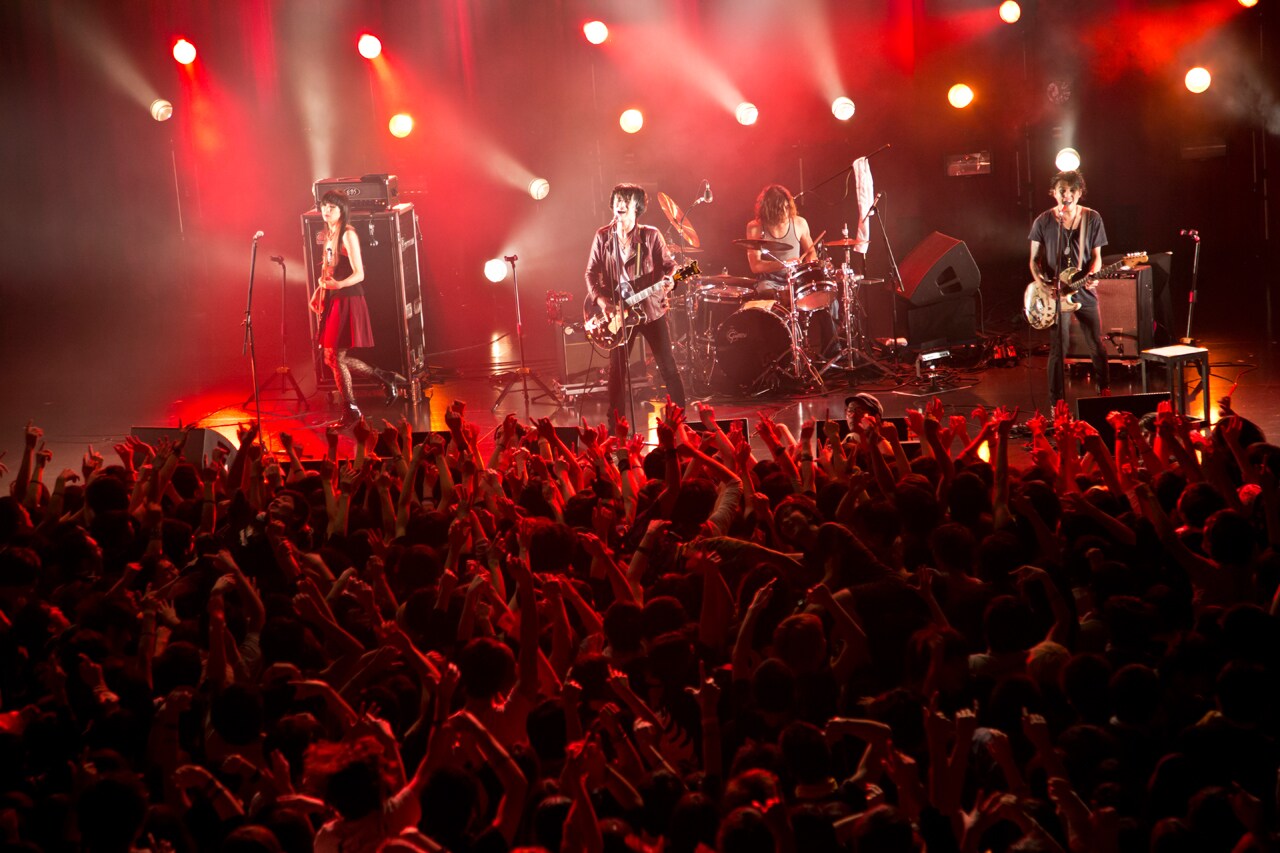 a flood of circle「AFOC Tour "Golden Time Rock'n'Roll Show"」東京・EX THEATER ROPPONGI公演の模様。（Photo by Yuki Shimbo）