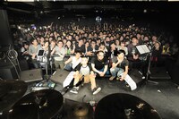 the band apart「7th album"謎のオープンワールド"release live SMOOTH LIKE BUTTER TOUR」新代田FEVER公演の集合写真。（Photo by Mai Okamoto）