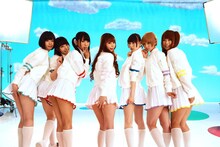 「PUNCH LINE!」PV撮影中の中川翔子（中央）とでんぱ組.inc。