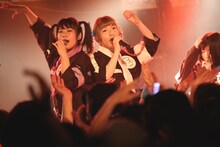 左からけちょん、ようなぴ。（撮影：ハヤシサトル）