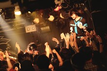 ギターウルフとあの。（撮影：ハヤシサトル）