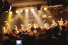 ギターウルフとゆるめるモ！（撮影：ハヤシサトル）