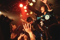 ギターウルフとあの。（撮影：ハヤシサトル）