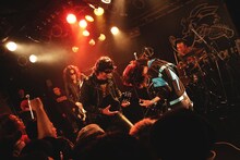 ギターウルフとあの。（撮影：ハヤシサトル）