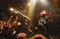 ギターウルフとあの。（撮影：ハヤシサトル）