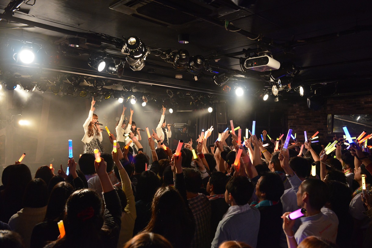 「夢みるアドレセンス #ユメトモの輪ツアー2015春 ～日経エンタ！さん、ごめんなさい！わたしたち結局、メジャーデビューしちゃいます東・名・阪TOUR～」東京公演の様子。