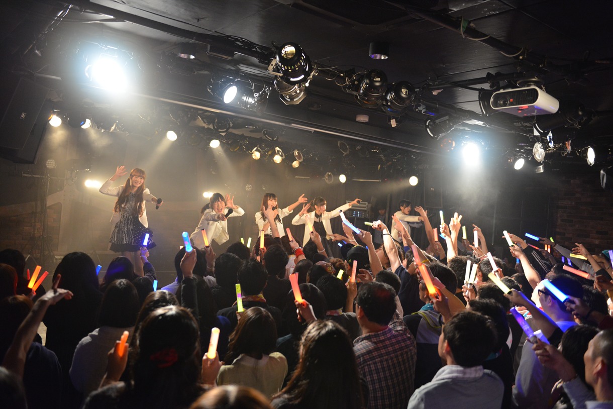 「夢みるアドレセンス #ユメトモの輪ツアー2015春 ～日経エンタ！さん、ごめんなさい！わたしたち結局、メジャーデビューしちゃいます東・名・阪TOUR～」東京公演の様子。
