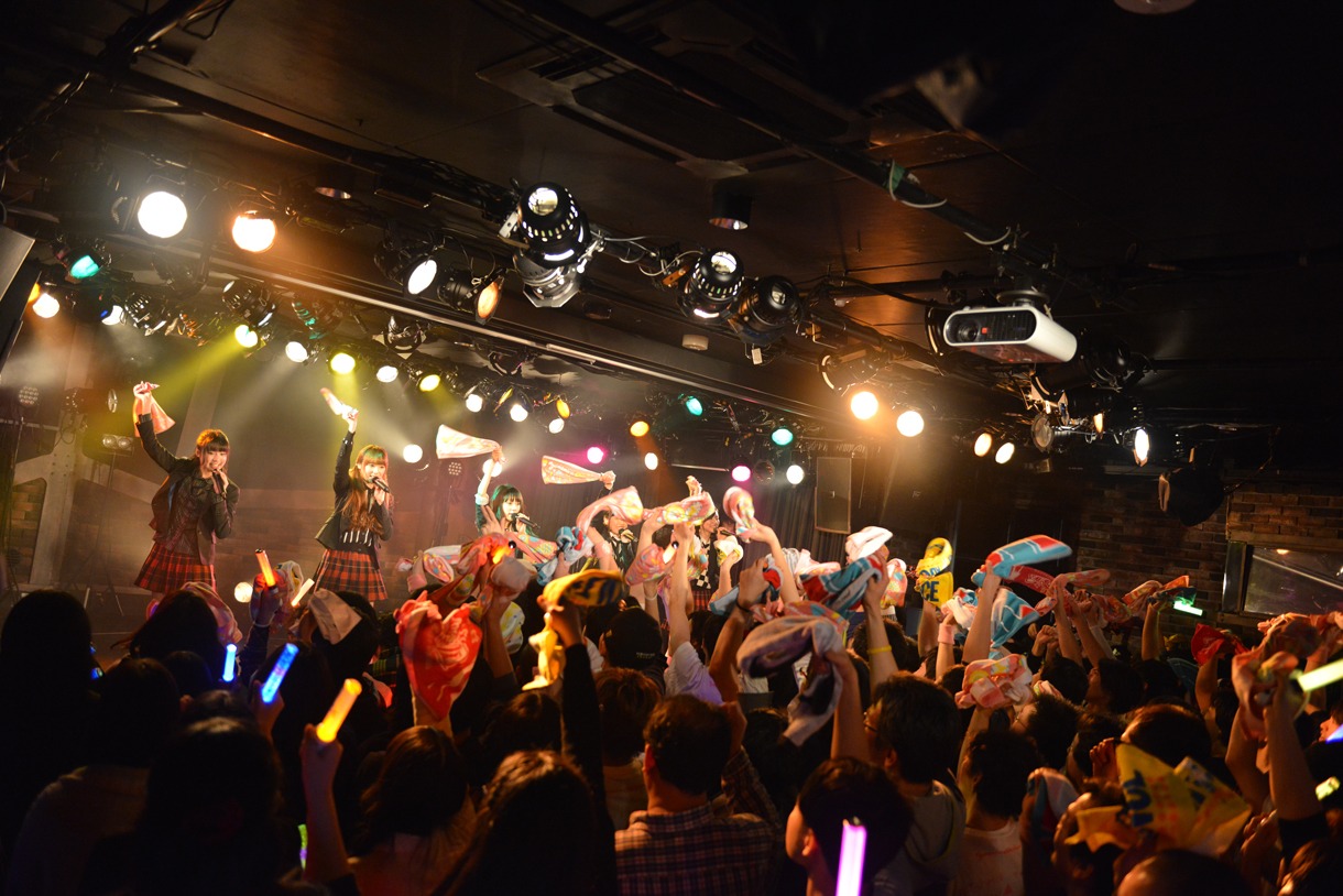 「夢みるアドレセンス #ユメトモの輪ツアー2015春 ～日経エンタ！さん、ごめんなさい！わたしたち結局、メジャーデビューしちゃいます東・名・阪TOUR～」東京公演の様子。