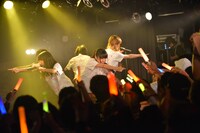 「夢みるアドレセンス #ユメトモの輪ツアー2015春 ～日経エンタ！さん、ごめんなさい！わたしたち結局、メジャーデビューしちゃいます東・名・阪TOUR～」東京公演の様子。