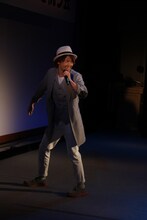 日本大学豊山女子高等学校「卒業を祝う会」に登場したナオト・インティライミ。