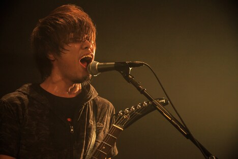 TAKUMA(10-FEET / Vo, G)(Photo by HayachiN)