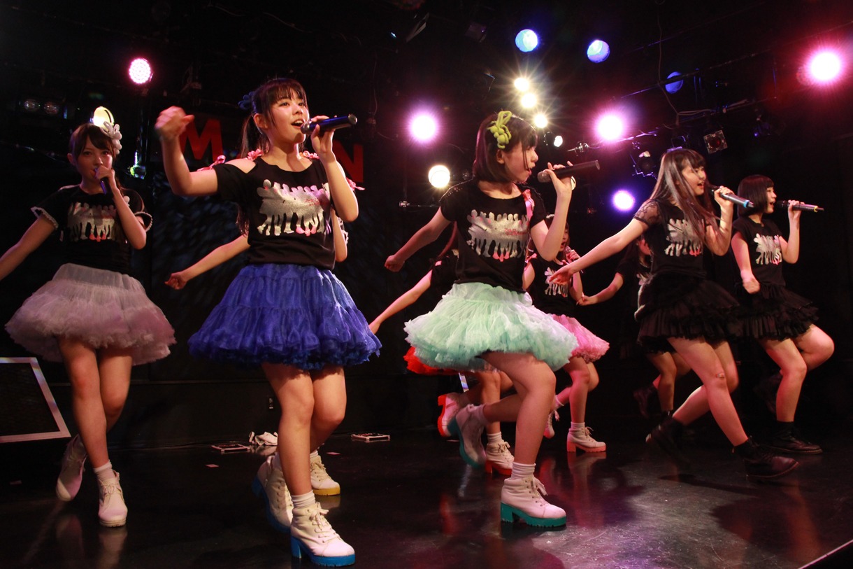 仙台MACANAで行われた「乙女Rockets スプリットツアー2015 SPRING supported by 生メール」の様子。