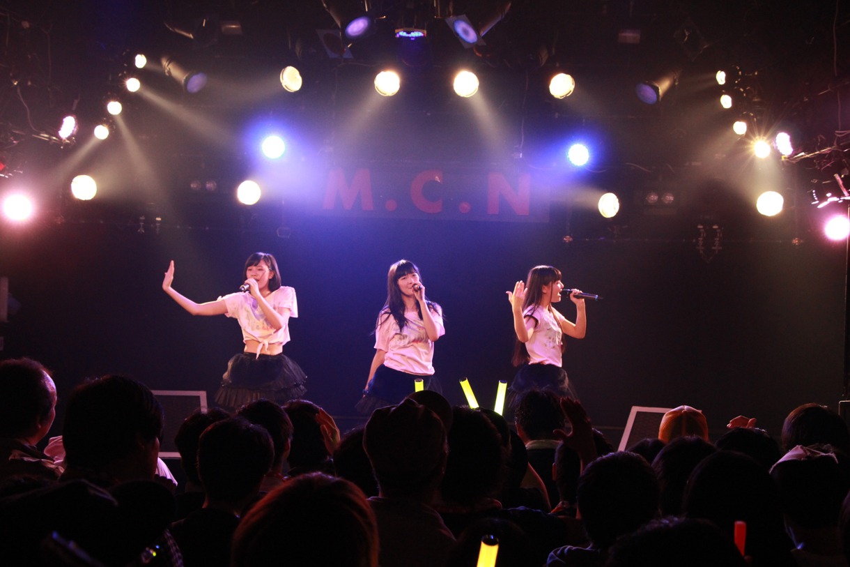 仙台MACANAで行われた「乙女Rockets スプリットツアー2015 SPRING supported by 生メール」の様子。