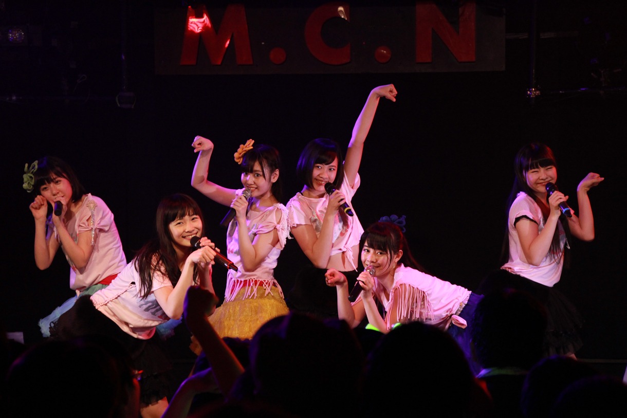 仙台MACANAで行われた「乙女Rockets スプリットツアー2015 SPRING supported by 生メール」の様子。