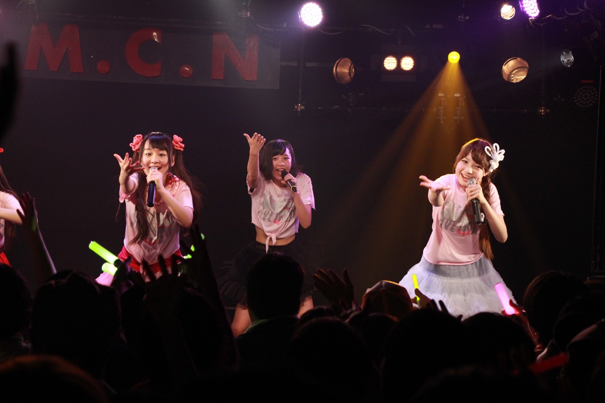 仙台MACANAで行われた「乙女Rockets スプリットツアー2015 SPRING supported by 生メール」の様子。