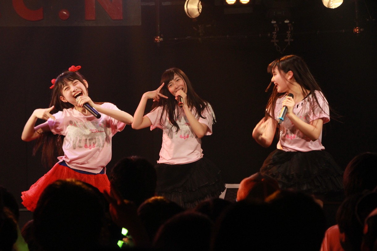 仙台MACANAで行われた「乙女Rockets スプリットツアー2015 SPRING supported by 生メール」の様子。