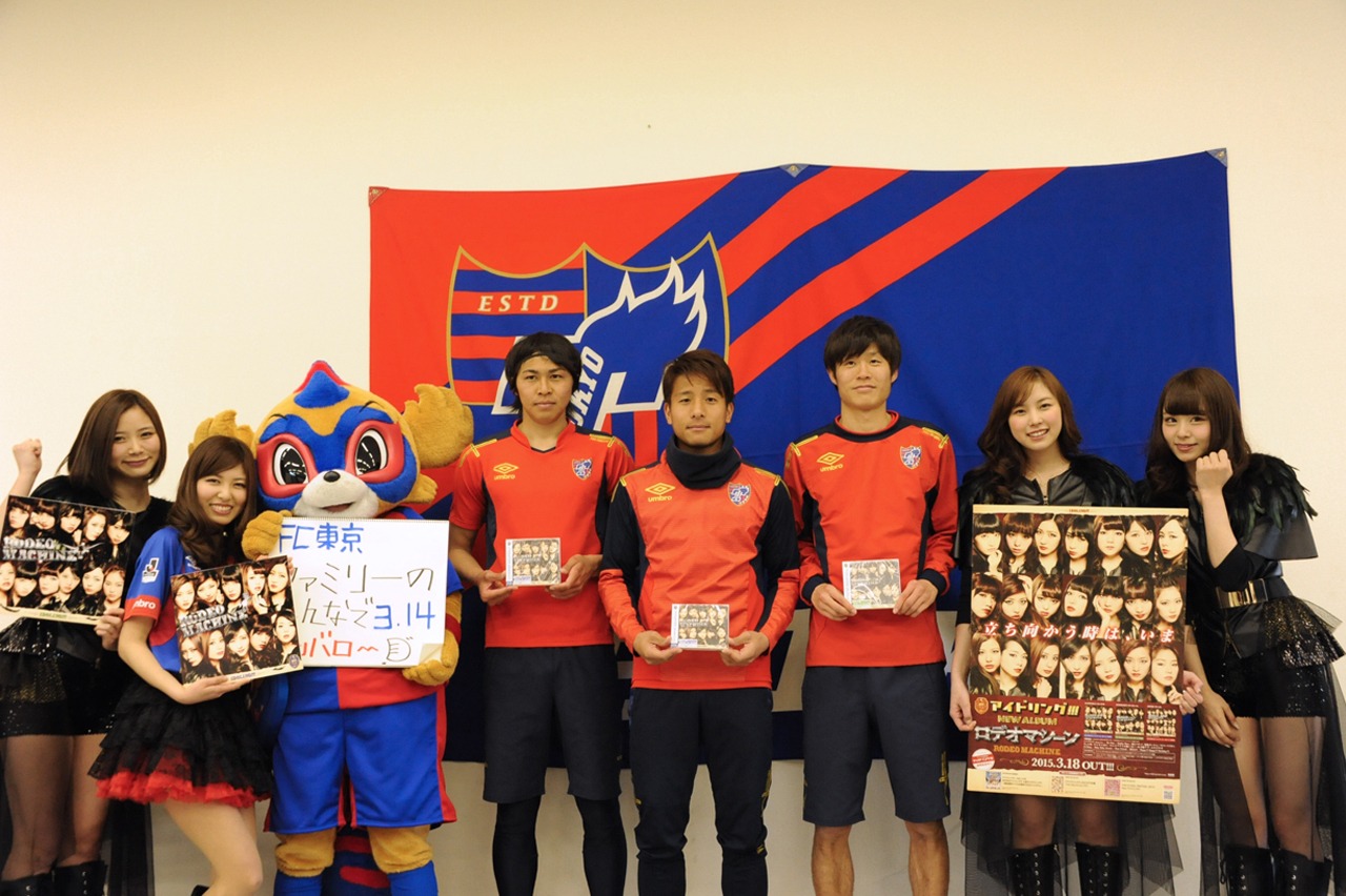 左から朝日奈央、橘ゆりか、東京ドロンパ、丸山祐市選手、松田陸選手、林容平選手、尾島知佳、佐藤麗奈。