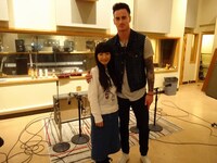 「ONENESS」に参加したドラマー ジョー・リカードとmiwa。