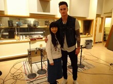 「ONENESS」に参加したドラマー ジョー・リカードとmiwa。