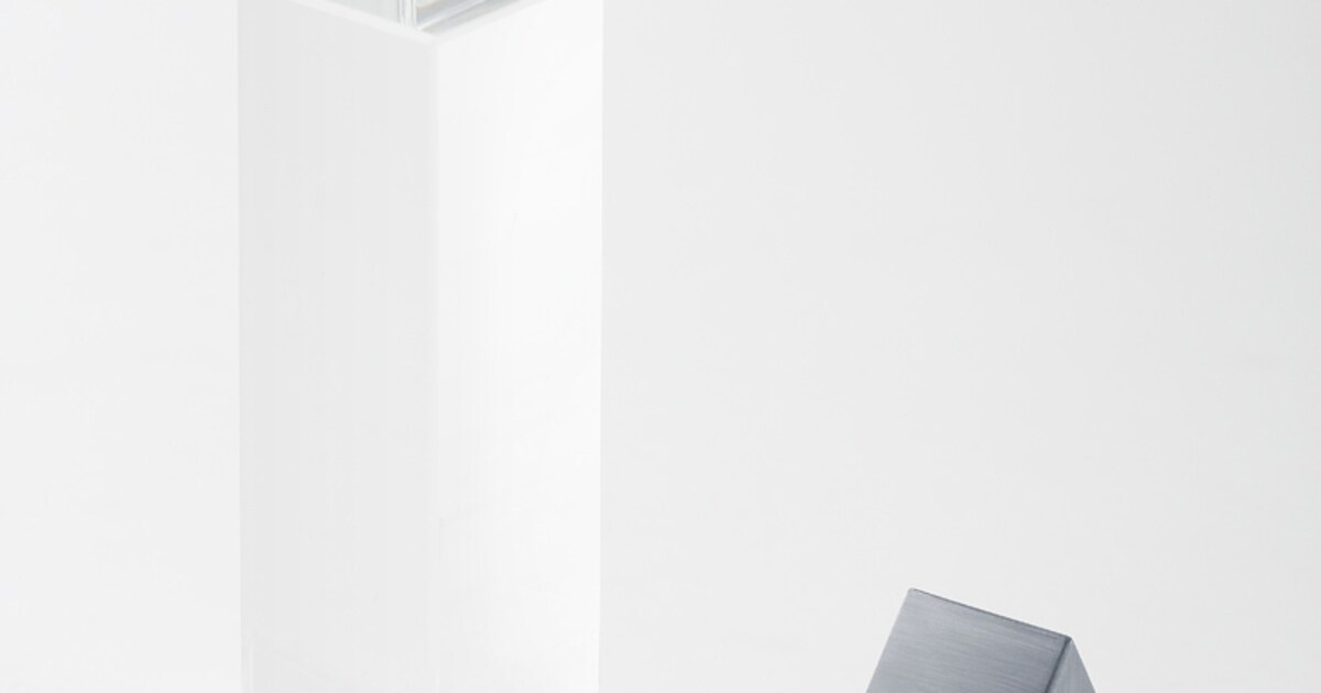 Mr.Children「REFLECTION {Naked}」全23曲を収めたUSB見本。 [画像 