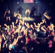 PassCodeのライブの様子。