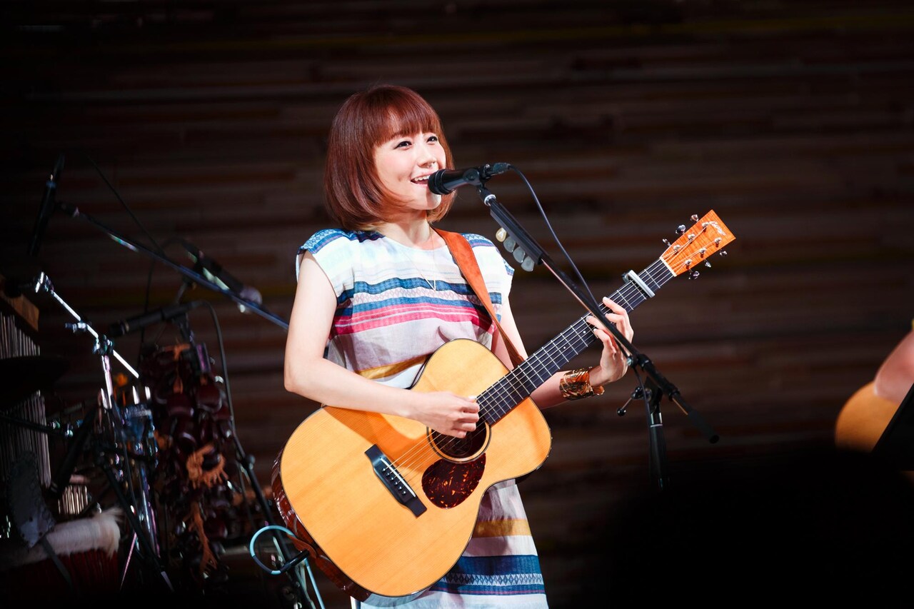 矢井田瞳、初の弾き語りツアーでカフェなど15カ所行脚