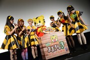 でんぱ組、しまじろうから特大ドーナツもらう